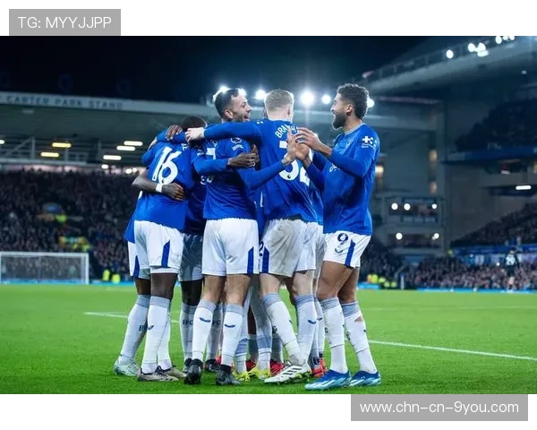 英超桑德兰VS埃弗顿：黑猫黑马是否能保持领先地位，桑德兰主帅